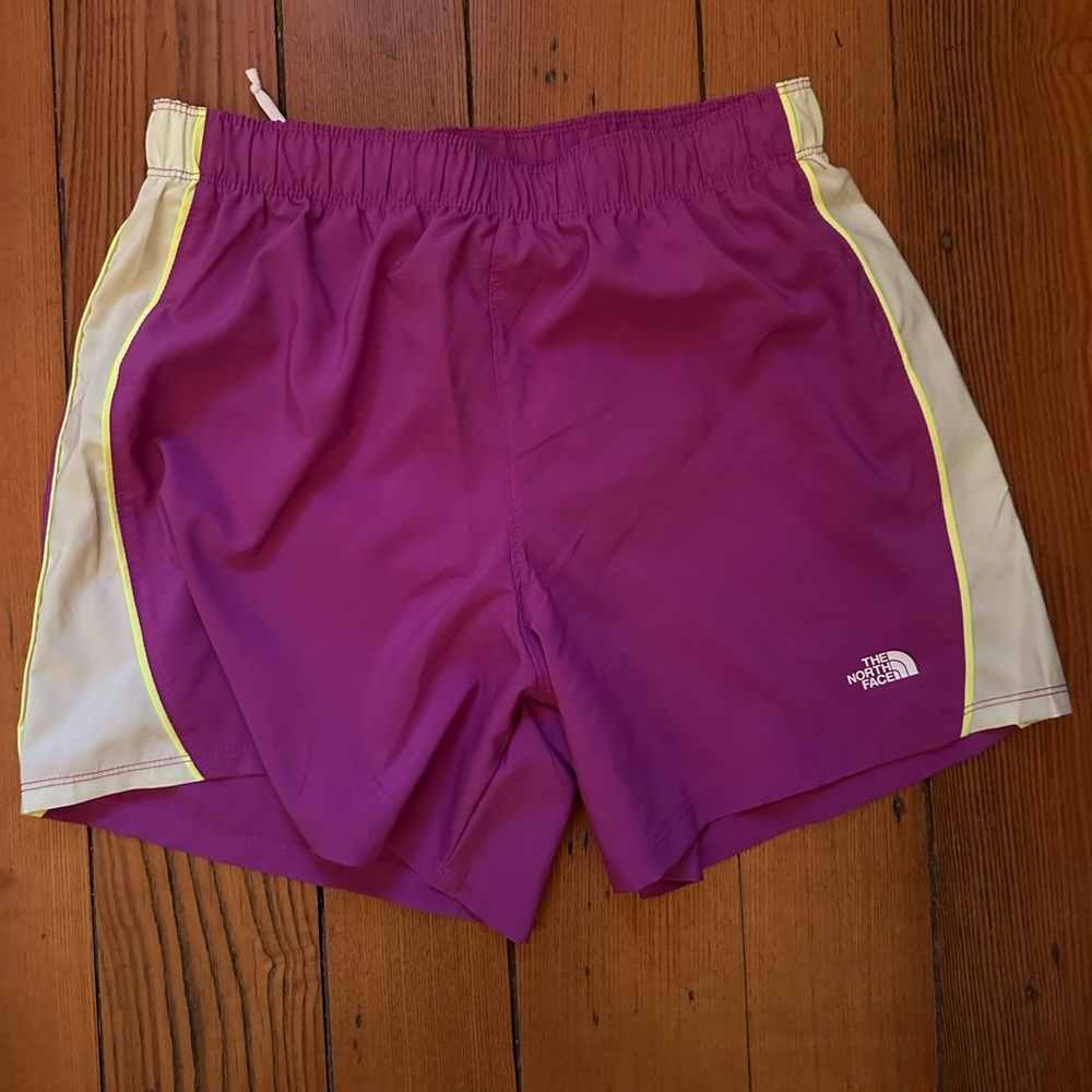 NWT The North Face Women's Magenta  Shorts